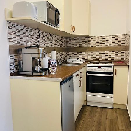 Weninger Studio Apartman Kiskunhalas Exteriör bild