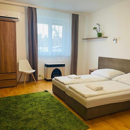 Weninger Studio Apartman Kiskunhalas Exteriör bild