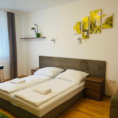 Weninger Studio Apartman Kiskunhalas Exteriör bild