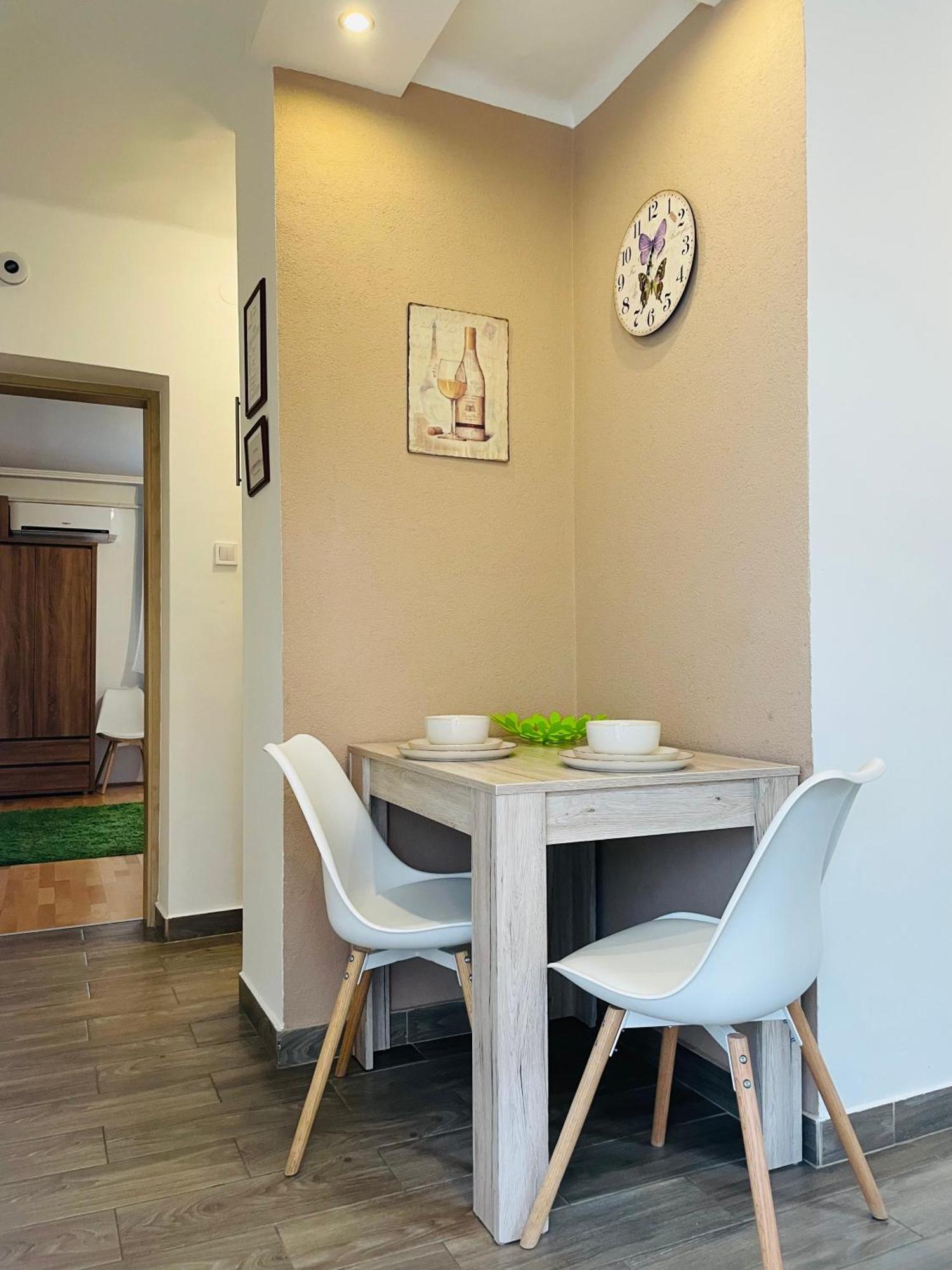 Weninger Studio Apartman Kiskunhalas Exteriör bild