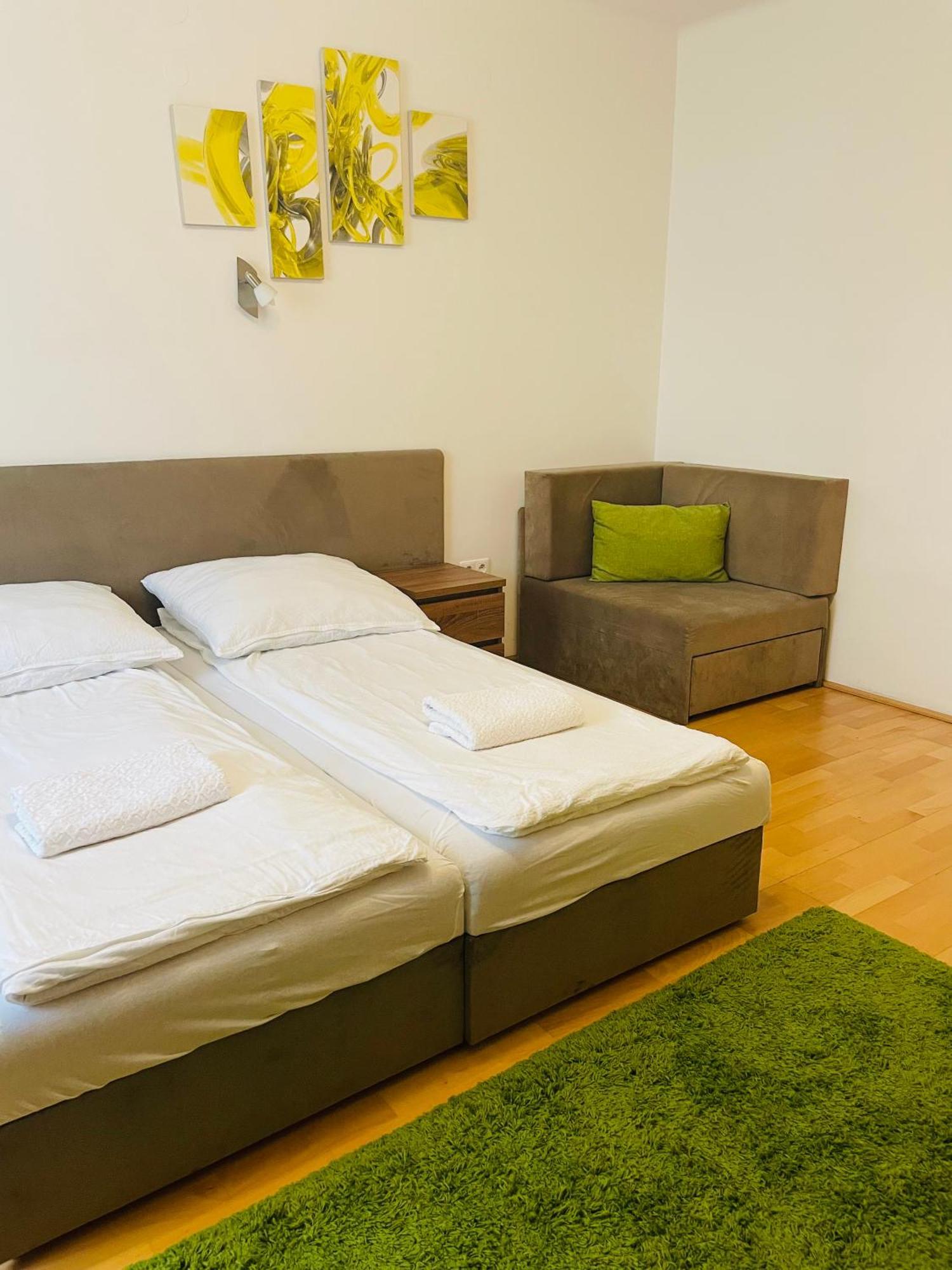 Weninger Studio Apartman Kiskunhalas Exteriör bild
