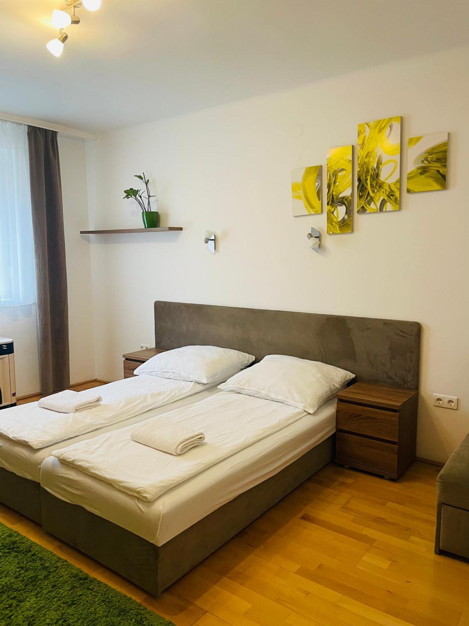 Weninger Studio Apartman Kiskunhalas Exteriör bild