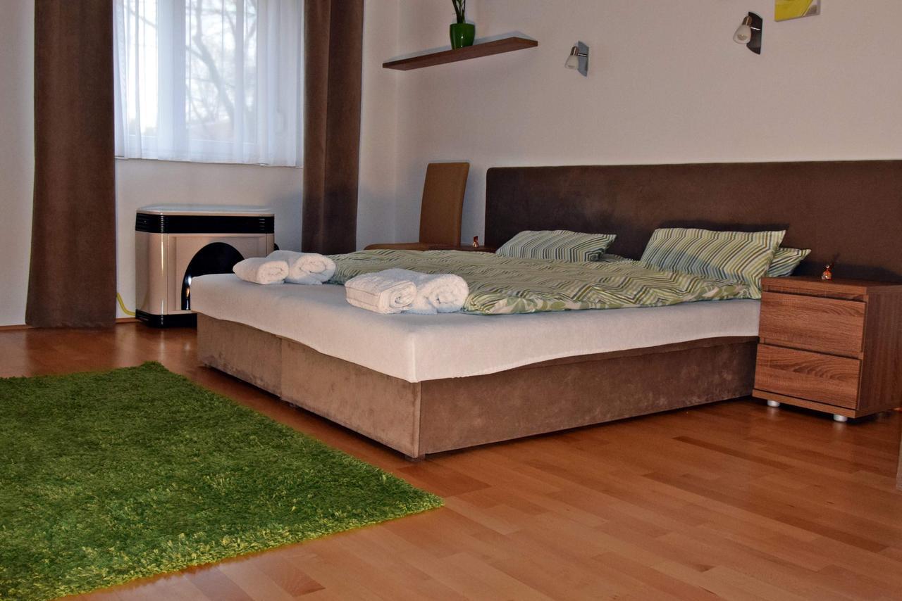 Weninger Studio Apartman Kiskunhalas Exteriör bild