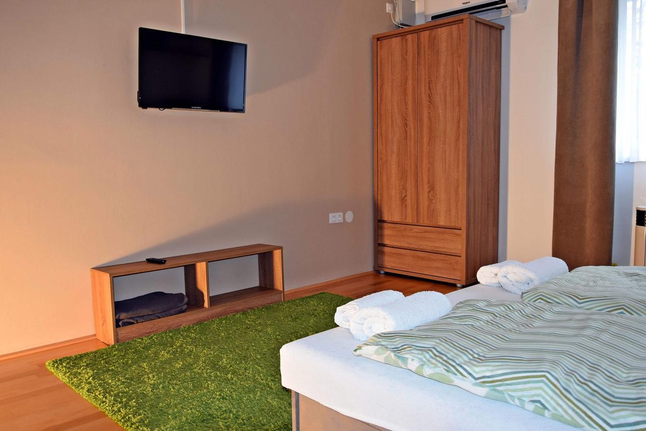 Weninger Studio Apartman Kiskunhalas Exteriör bild
