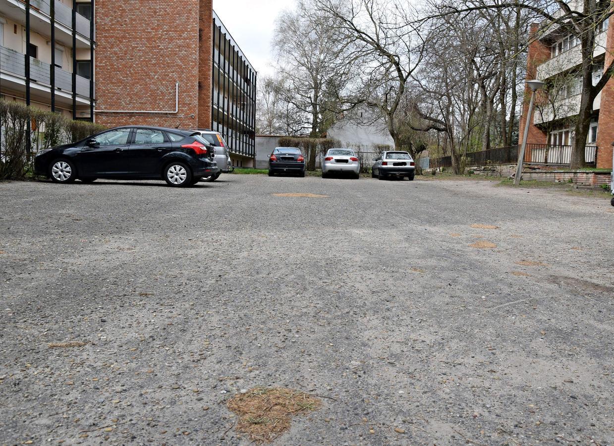 Weninger Studio Apartman Kiskunhalas Exteriör bild