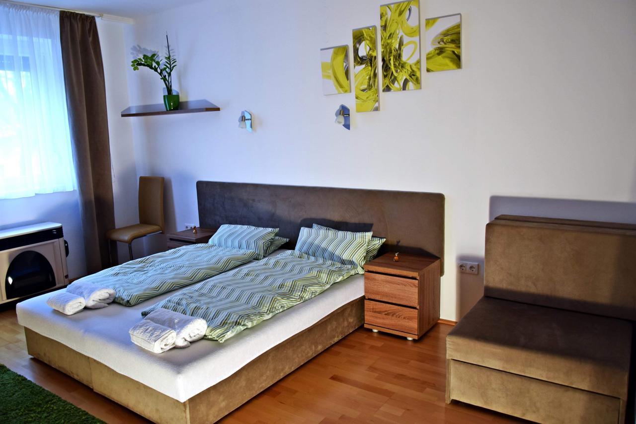 Weninger Studio Apartman Kiskunhalas Exteriör bild