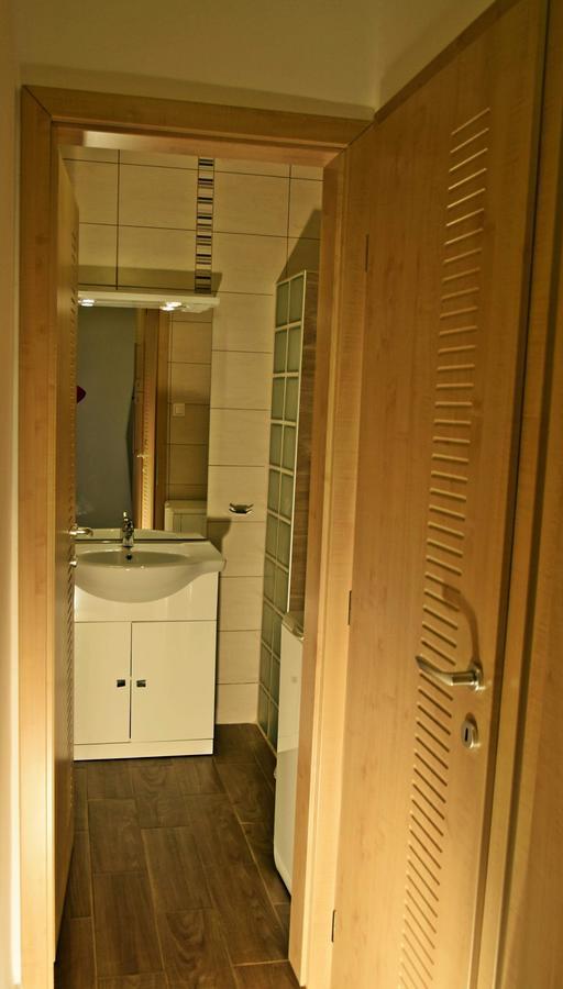 Weninger Studio Apartman Kiskunhalas Exteriör bild