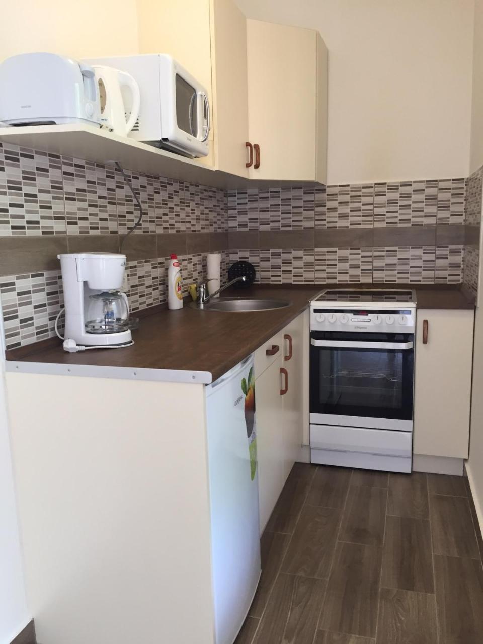 Weninger Studio Apartman Kiskunhalas Exteriör bild